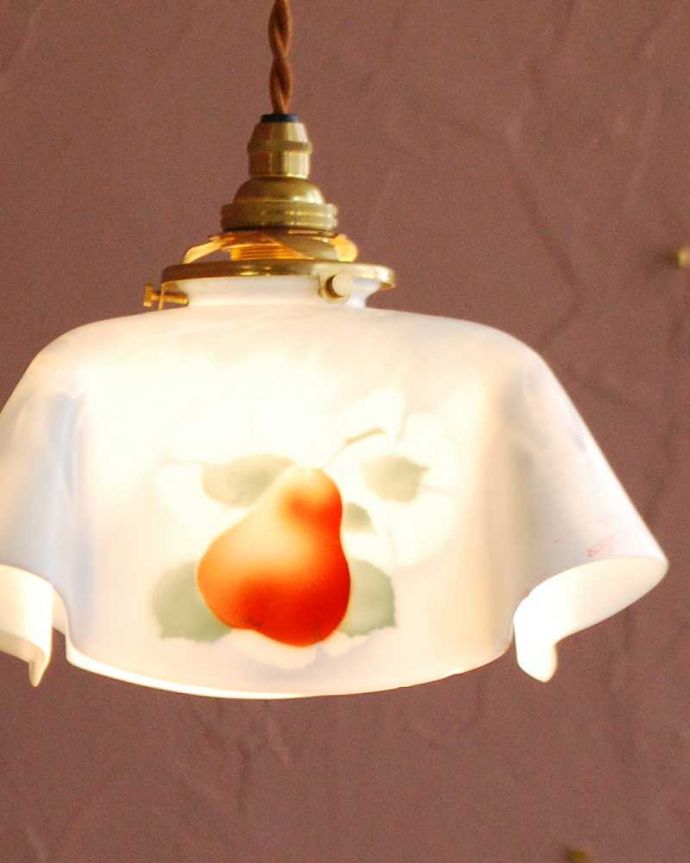 ペンダントライト　照明・ライティング　洋ナシが描かれたアンティーク シェードド(コード・シャンデリア電球・ギャラリーA)。。(m-3157-z)