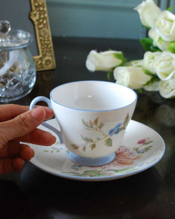 シェ―リー窯　アンティーク雑貨　ピンクのお花が美しいシェリー窯のアンティークカップ＆ソーサー。お茶の時間をもっと優雅に･･･眺めているだけじゃもったいないので、実用的に使って下さい。(m-3256-z)