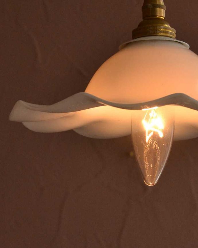 ペンダントライト　照明・ライティング　真っ白なフランスのアンティークミルクシェード(コード・シャンデリア電球・ギャラリーなし) 。。(m-3284-z)
