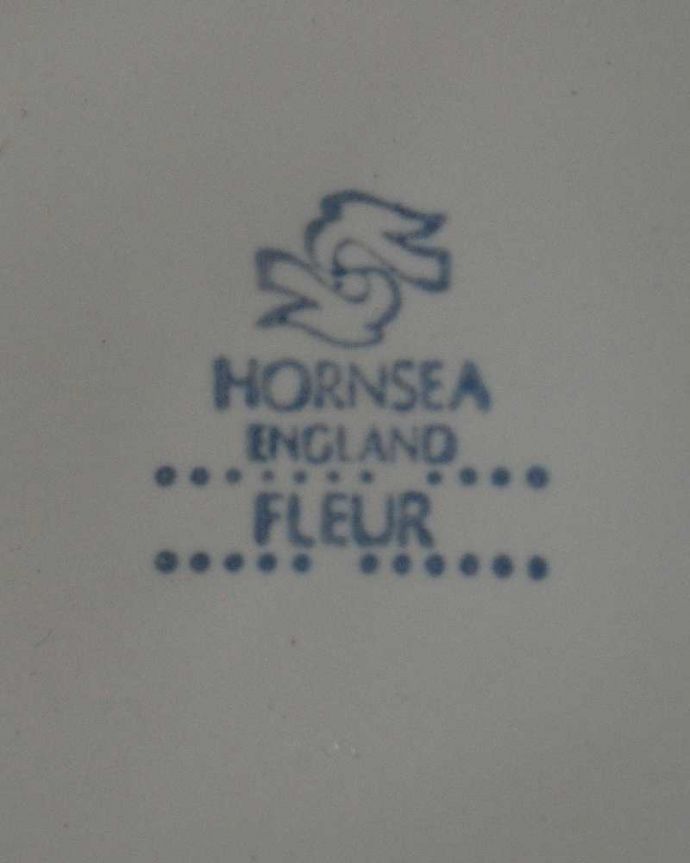 Hornsea（ホーンジー）　アンティーク雑貨　イギリスのビンテージ食器、ホーンジー社のFleur（フルール）のシュガーポット。裏側には品質の証製造メーカー保証の意味がこもった窯印、ポーセリンマークがあります。(m-3384-z)