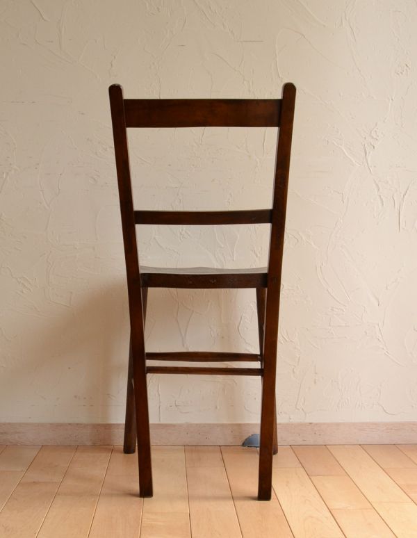 板座面　アンティーク チェア　素朴でナチュラルなアンティークの椅子、ブラウンのチャーチチェア。後ろ姿も絵になるチャーチチェア。(m-339-c)