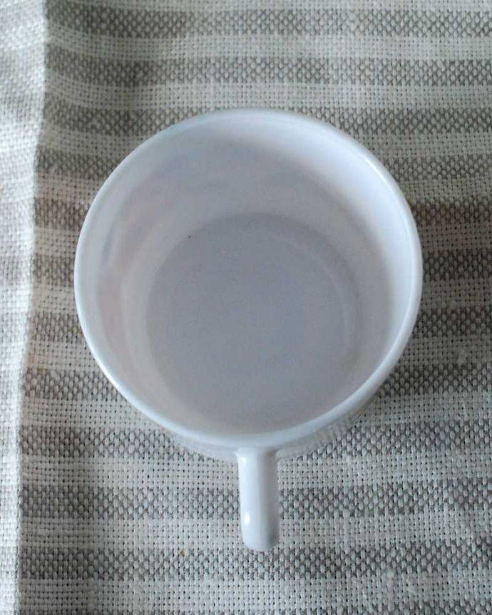 アンティーク 雑貨のガラス小物　アンティーク雑貨　お花の絵が描かれたアルコパル（ロータス）のカップ、フランス生まれのおしゃれなオパールガラス。上から見るとこんな感じです。(m-3667-z)