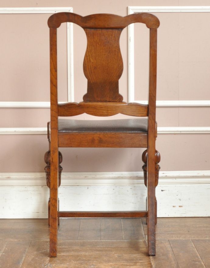 ダイニングチェア　アンティーク チェア　お花の彫がキレイなオーク材の椅子、英国のアンティークダイニングチェア。アンティークらしく、流行を追わずに長く使えるデザイン。(m-372-c)