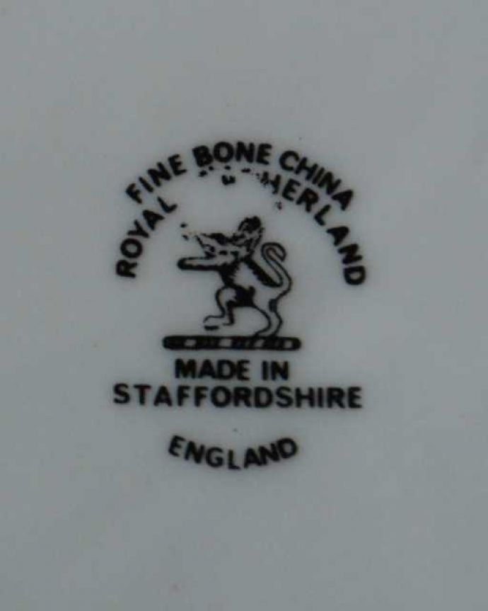 アンティーク 陶磁器の雑貨　アンティーク雑貨　スタッフォードシャー地方の英国陶磁器、サザーランドのアンティークB＆Bプレート。カッコイイ窯印スタンディングライオンと呼ばれるカッコいいポーセリンマークです。(m-3755-z)