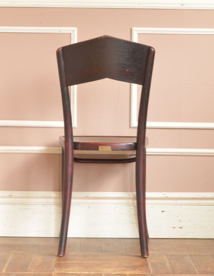 ベントウッドチェア　アンティーク チェア　イギリスから届いたアンティーク椅子、木製のベントウッドチェア（トーネットチェア）。スッキリとキレイな後ろ姿です。(m-380-c)