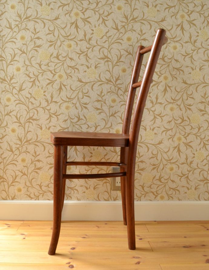 板座面　アンティーク チェア　イギリスから届いたアンティーク椅子、木製のベントウッドチェア。書斎や、デスクに合わせてかっこよく使って下さい。(m-382-c)