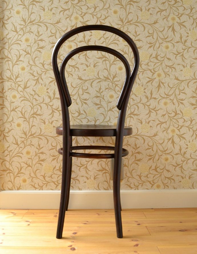 ベントウッドチェア　アンティーク チェア　イギリスから届いたアンティーク椅子、背もたれが２本ラインのベントウッドチェア。背もたれの２本ラインが美しいこの椅子は、ダブルループとも呼ばれています。(m-383-c)