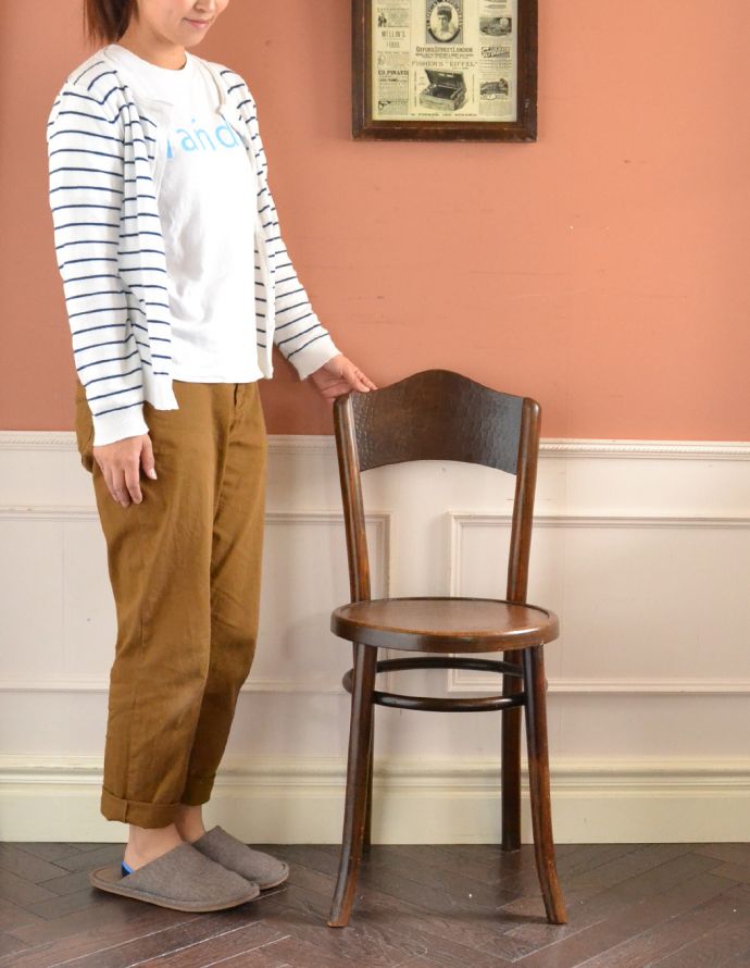 板座面　アンティーク チェア　背もたれと座面の模様が美しいベントウッドチェア、英国で見つけたアンティーク椅子。ベントウッドの中でもめずらしい「パネルバックタイプ」。(m-385-c)