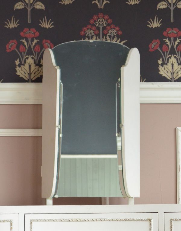 アンティークのフレンチインテリア、ホワイト色の三面鏡