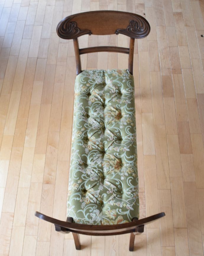 セティ・ソファ・ベンチ　アンティーク チェア　英国アンティーク家具、装飾が美しいマホガニー材のウィンドーシート（ベンチ）。すわり心地がいい座面。(m-398-c)