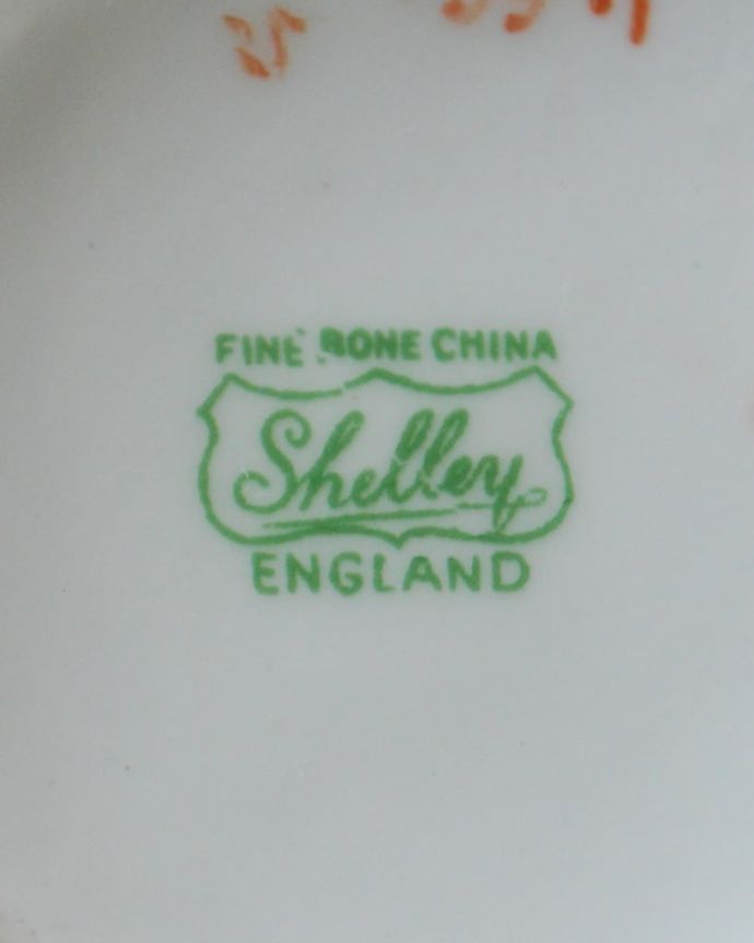 アンティーク雑貨　イギリスのアンティーク陶磁器、シェリー窯のカップ＆ソーサー（ケンブリッジシェイプ）　裏側を見ると･･･1940～1966年製造のシェリーのバックスタンプがあります。(m-3994-z)