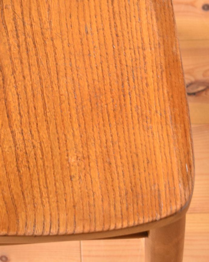 チャーチチェア　アンティーク チェア　イギリス輸入のアンティーク椅子、木製のチャペルチェア。角が丸いので、小さなお子さまがいるご家庭にも安心してお使い頂けます。(m-405-c)