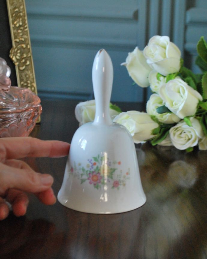 花と鳥の絵柄の陶器花瓶 治ら