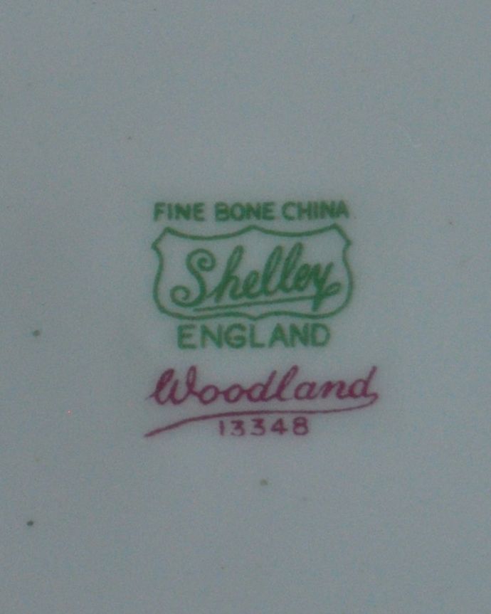 シェ―リー窯　アンティーク雑貨　シェリー窯のアンティーク陶磁器、ウッドランドシリーズのサンドイッチプレート（B＆Ｂプレート）。裏側を見ると･･･1945～1966年製造のシェリーのバックスタンプがあります。(m-4108-z)