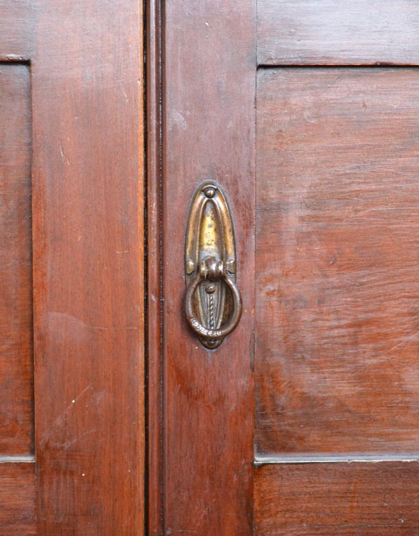 サイドボード　アンティーク家具　アンティークのカッコイイ英国家具、大理石のウォッシュスタンド。扉の取っ手はリングタイプ。(m-413-f)
