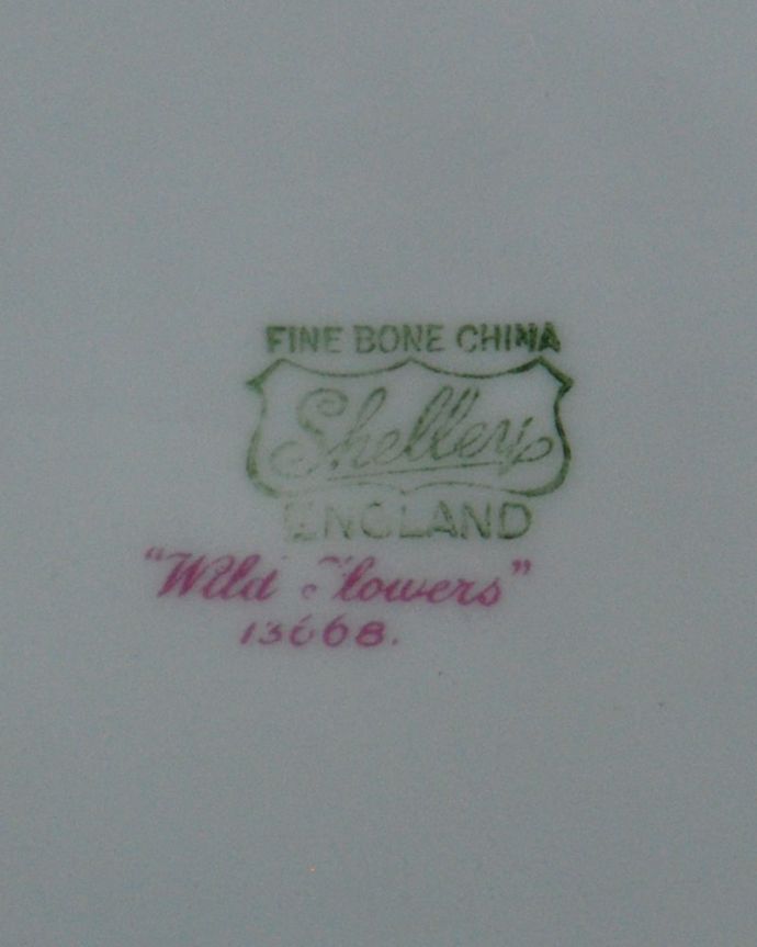 シェ―リー窯　アンティーク雑貨　シェリー窯のBBプレート、英国から届いたアンティークのワイルドフラワー。裏側を見ると･･･1940～1966年製造のシェリーのバックスタンプがあります。(m-4148-z)