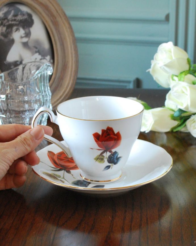 アンティーク雑貨　バラカップ＆ソーサー　ウィンザー　お茶の時間をもっと優雅に･･･眺めているだけじゃもったいないので、実用的に使って下さい。(m-4154-z)