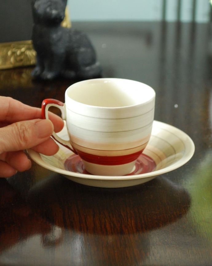 スージークーパー　アンティーク雑貨　スージークーパーデミタスカップ＆ソーサー　お茶の時間をもっと優雅に･･･眺めているだけじゃもったいないので、実用的に使って下さい。(m-4158-z)