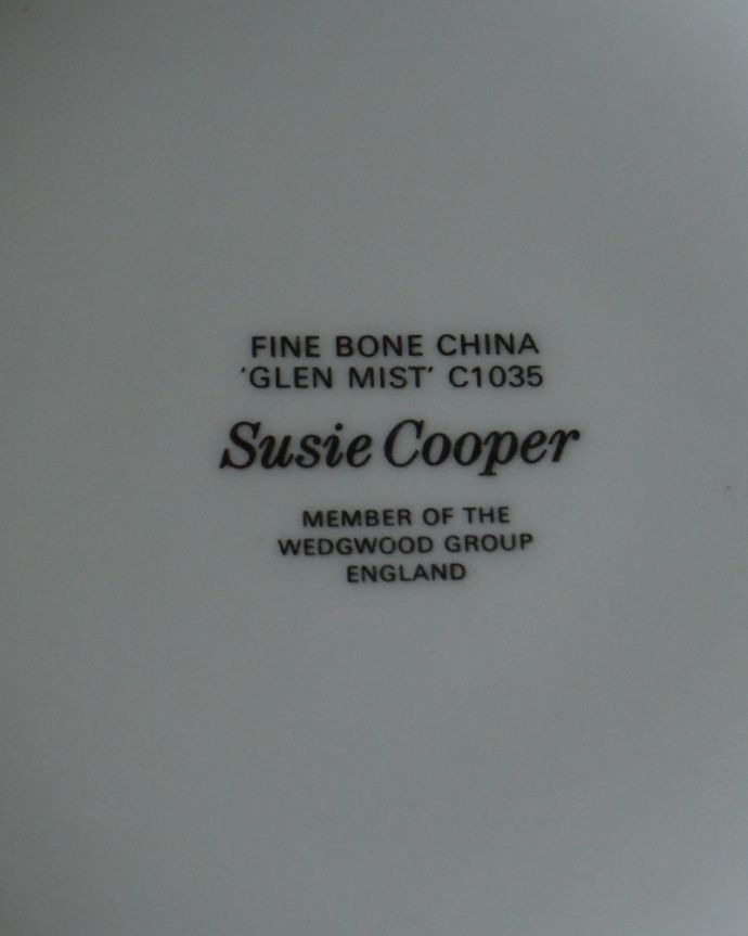 スージークーパー　アンティーク雑貨　スージークーパーポット　裏側のバックスタンプ1968～70年製造のスージークーパ―メンバーオブザ ウェッジウッドグループで使われていたバックスタンプが押されています。(m-4159-z)