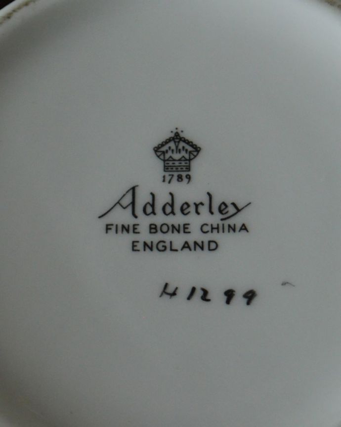 アンティーク 陶磁器の雑貨　アンティーク雑貨　アダレイ　ポット　裏側には品質の証製造メーカー保証の意味がこもった窯印、ポーセリンマークがあります。(m-4166-z)