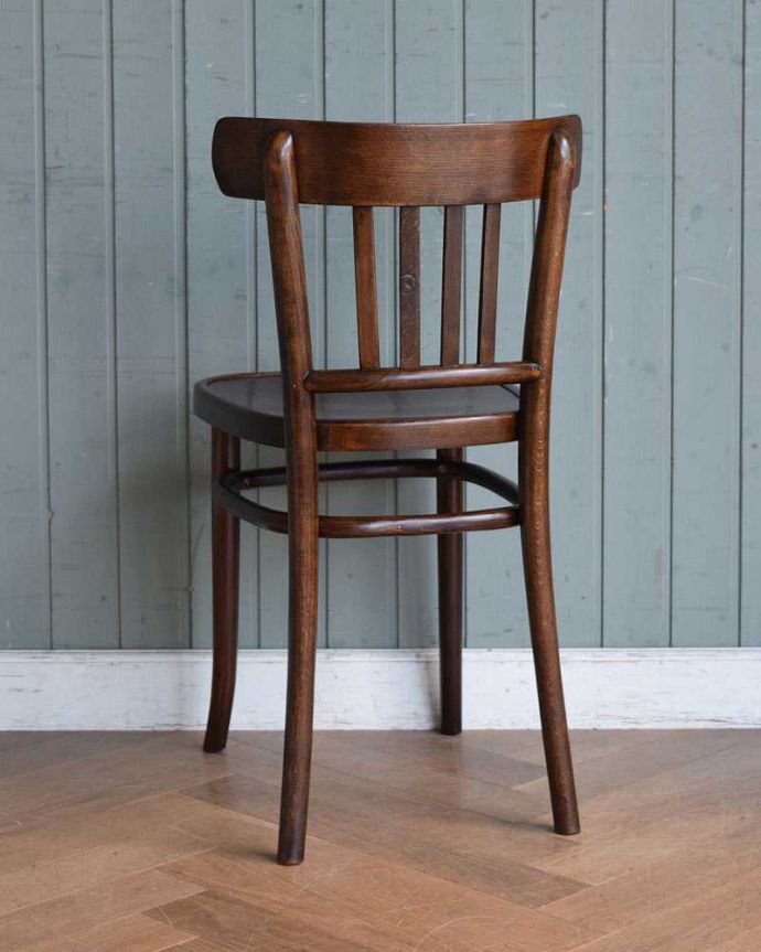 英国輸入のおしゃれなアンティークの椅子、美しい曲げ木のベントウッドアームチェア
