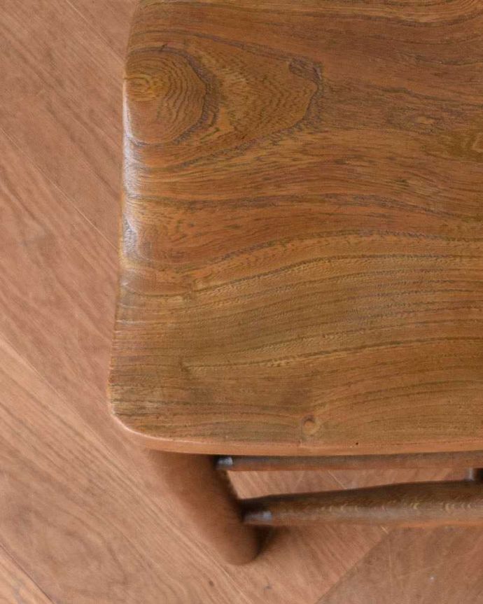 チャーチチェア　アンティーク チェア　聖書ボックス付きのチャーチチェア、素朴でナチュラルなイギリスアンティークの椅子。木目や色は1脚1脚微妙に違いますが、どれもキレイに仕上げています。(m-420-c)