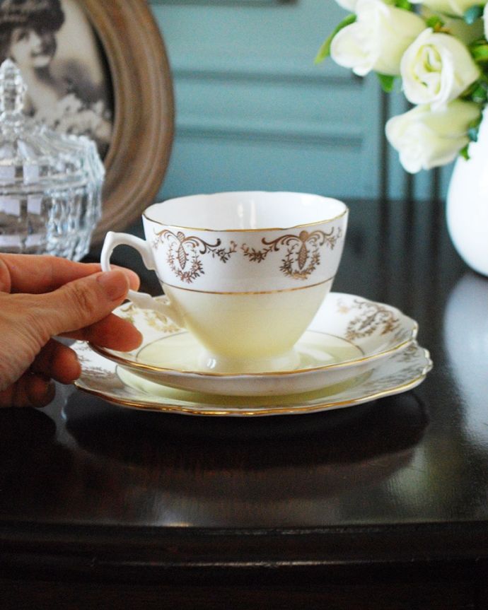 アンティーク 陶磁器の雑貨　アンティーク雑貨　ロイヤルベール  トリオ　お茶の時間をもっと優雅に･･･眺めているだけじゃもったいないので、使って楽しんで下さい。(m-4201-z)