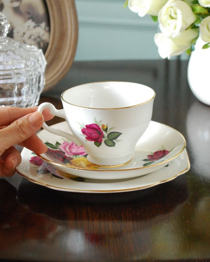 アンティーク 陶磁器の雑貨　アンティーク雑貨　トリオ　お茶の時間をもっと優雅に･･･眺めているだけじゃもったいないので、使って楽しんで下さい。(m-4202-z)