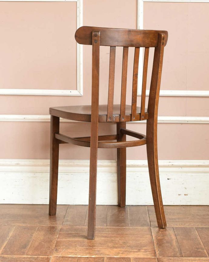 ベントウッドチェア　アンティーク チェア　アンティーク英国の椅子、ダイニングにオススメのベントウッドチェア。後ろ姿もキレイなのでとっても絵になります。(m-421-c)