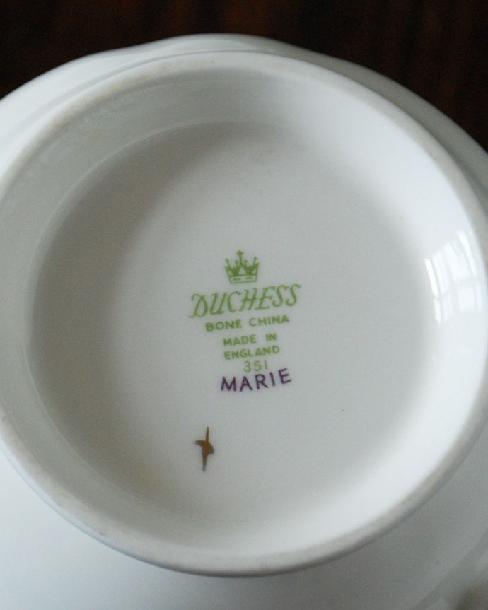 アンティーク 陶磁器の雑貨　アンティーク雑貨　ダッチェス ミルクポット　裏側には品質の証製造メーカー保証の意味がこもった窯印、ポーセリンマークがあります。(m-4216-z)