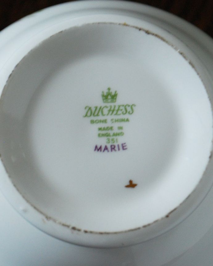 アンティーク 陶磁器の雑貨　アンティーク雑貨　ダッチェス シュガーポット　裏側のポーセリンマーク製造メーカー保証の意味がこもった窯印、ポーセリンマークがあります。(m-4217-z)