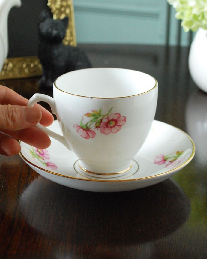 アンティーク 陶磁器の雑貨　アンティーク雑貨　カップ＆ソーサー　お茶の時間をもっと優雅に･･･眺めているだけじゃもったいないので、実用的に使って下さい。(m-4221-z)