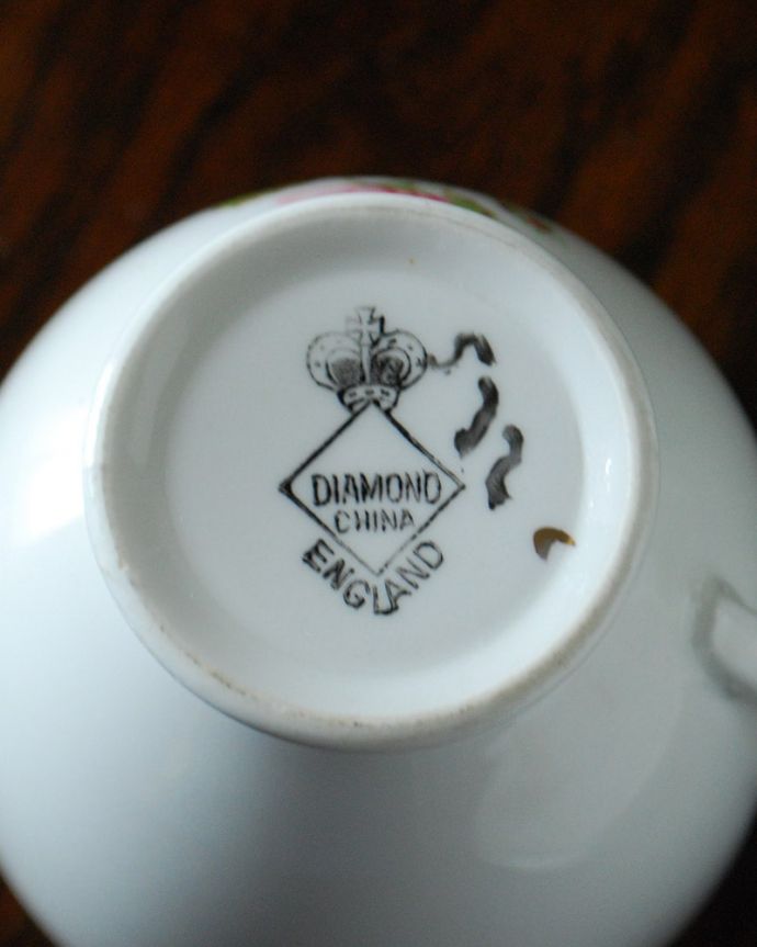 アンティーク 陶磁器の雑貨　アンティーク雑貨　カップ＆ソーサー　裏側には品質の証製造メーカー保証の意味がこもった窯印、ポーセリンマークがあります。(m-4221-z)