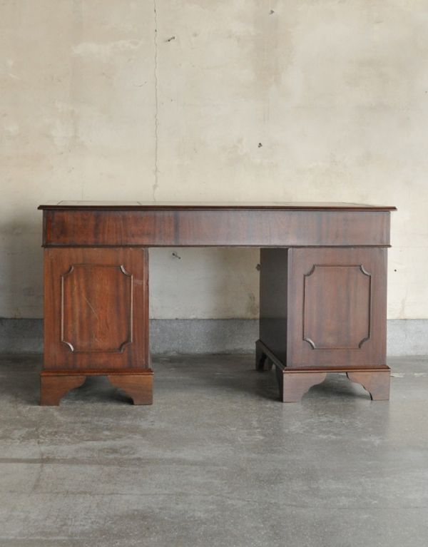 英国スタイルのカッコイイ木製の家具、アンティークのデスク（書机）(m