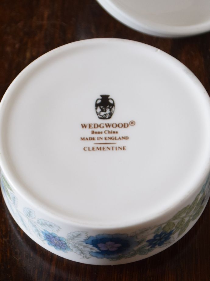 アンティーク 陶磁器の雑貨　アンティーク雑貨　ウェッジウッド　WEDGWOOD　クレメンタイン　ミニトリンケットボックス　裏側には品質の証製造メーカー保証の意味がこもった窯印、ポーセリンマークがあります。(m-4232-z)
