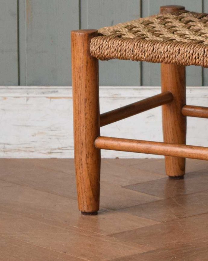 スツール・オットマン　アンティーク チェア　イギリス輸入のアンティーク椅子、珍しい編み座のチャイルドスツール。しっかりメンテナンスをしているので、安心してお掛け下さい。(m-424-c)