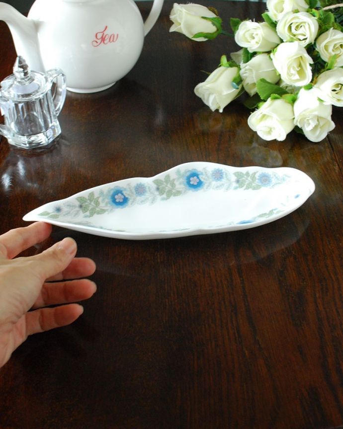 アンティーク 陶磁器の雑貨　アンティーク雑貨　ウェッジウッド　WEDGWOOD　クレメンタイン　長皿　デザインプレート　飾って使って楽しむアンティーク実用的に一番使いやすいサイズ。(m-4244-z)