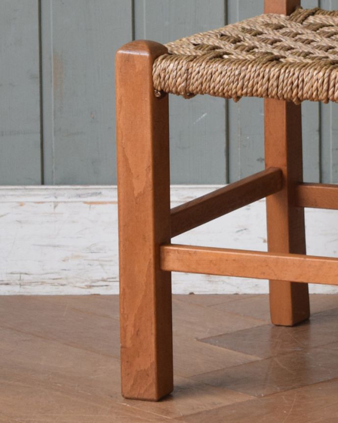 キッチンチェア　アンティーク チェア　イギリス輸入のアンティーク椅子、珍しい編み座のチャイルドチェアー。しっかりメンテナンスをしているので、安心してお掛け下さい。(m-425-c)