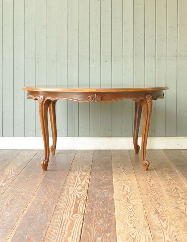 ロイドテーブル　アンティーク家具　フランスからの彫がキレイなアンティーク家具、コーヒーテーブル。優雅な曲線の幕板です。(m-457-f)