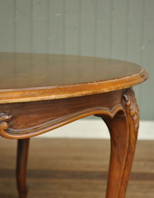 ロイドテーブル　アンティーク家具　フランスからの彫がキレイなアンティーク家具、コーヒーテーブル。専門の職人によってお直ししていますが、アンティークは新品ではありません。(m-457-f)