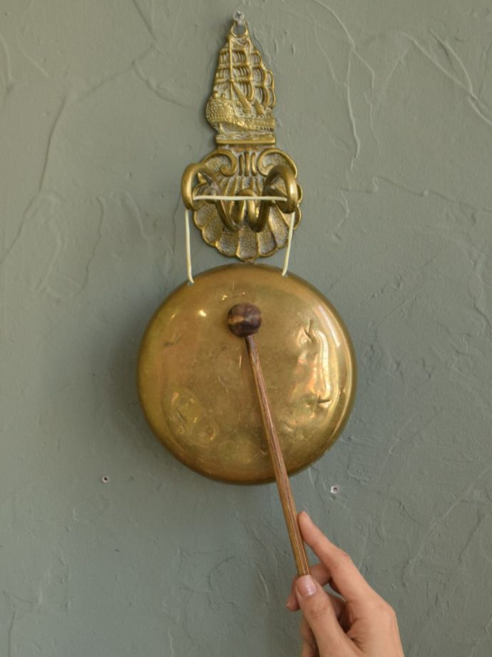 英国で見つけたアンティーク雑貨、おしゃれな真鍮製の銅鑼（ドラ）
