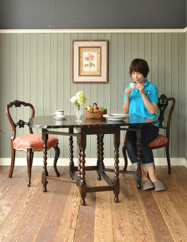 ロイドテーブル　アンティーク家具　英国のツイストのアンティーク家具、ゲートレッグテーブル（伸張式テーブル）。お友達とお茶したり、趣味の時間を過ごしたり、夫婦で食事をしたり・・・大きさを変えていろんな使い方が楽しめます。(m-465-f)