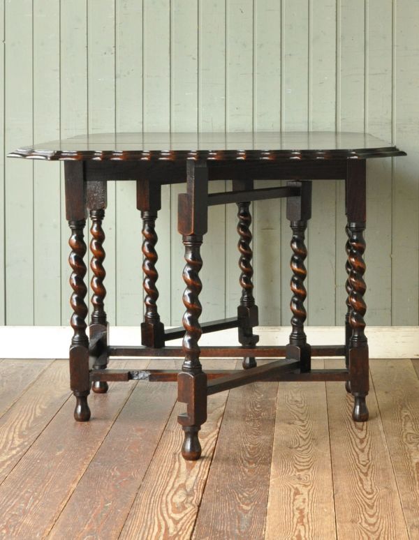 ロイドテーブル　アンティーク家具　英国のツイストのアンティーク家具、ゲートレッグテーブル（伸張式テーブル）。足元のデザインが凝っていて組み脚のようになっています。(m-465-f)