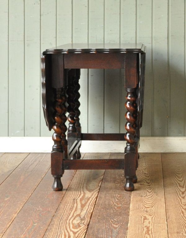 ロイドテーブル　アンティーク家具　英国のツイストのアンティーク家具、ゲートレッグテーブル（伸張式テーブル）。脚の中央部分だけねじれた脚になっています。(m-465-f)