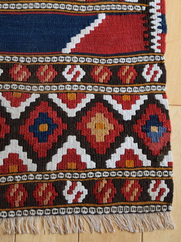 トルコマナスティルのビンテージのおしゃれな織物、一点もののオールドキリム
