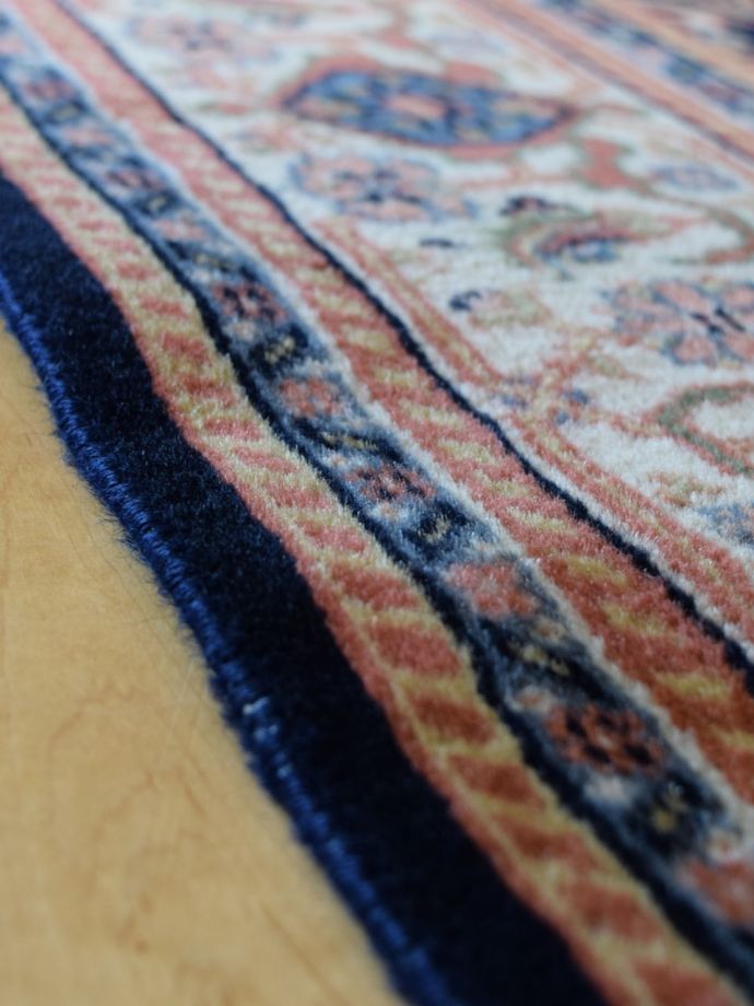 ビンテージのおしゃれな絨毯、イランビシャールの一点もののトライバル