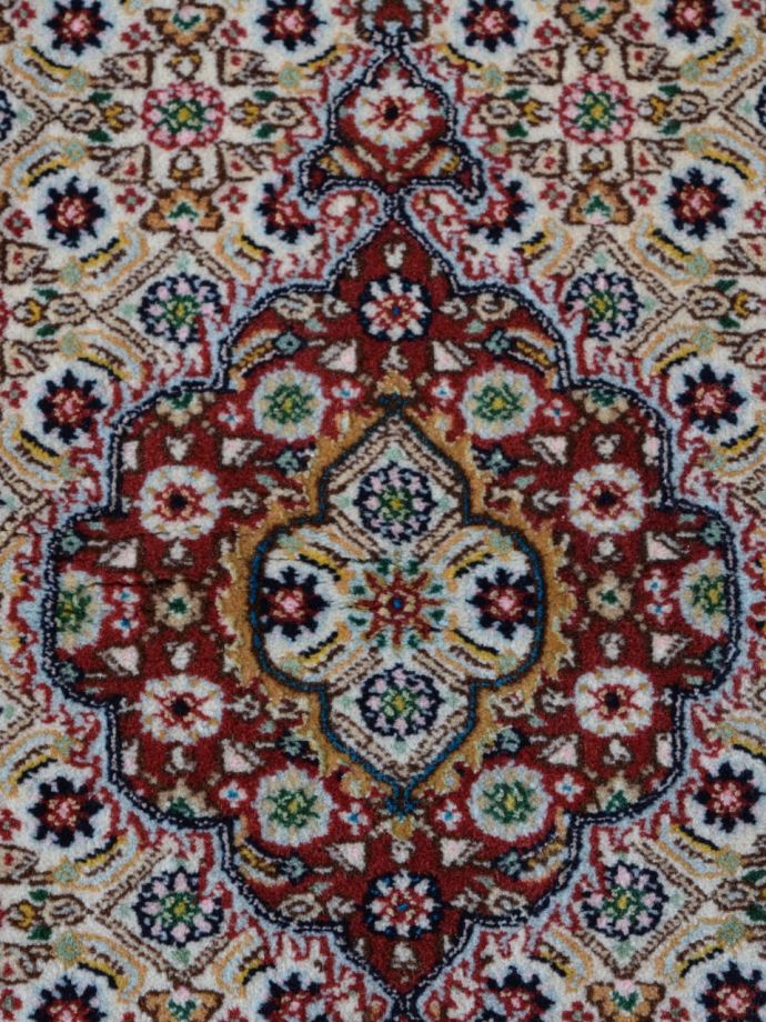 ムートゥの手織り絨毯