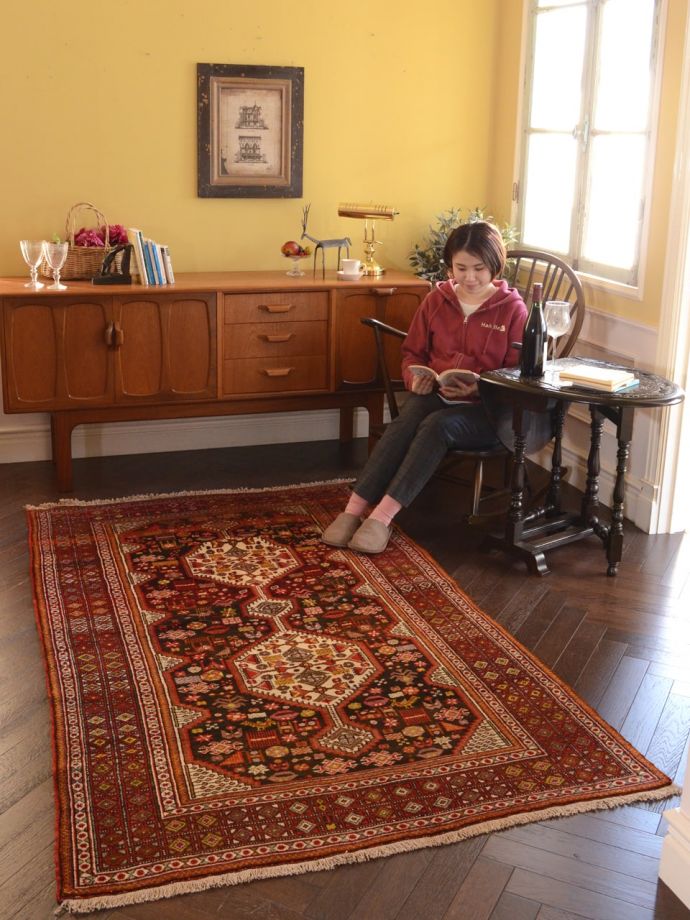 トルコカイセリのおしゃれな絨毯、一点もののビンテージトライバルラグ