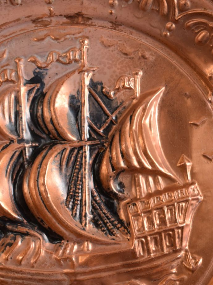 英国のおしゃれなアンティーク雑貨、帆船の型押しがカッコいい真鍮製の