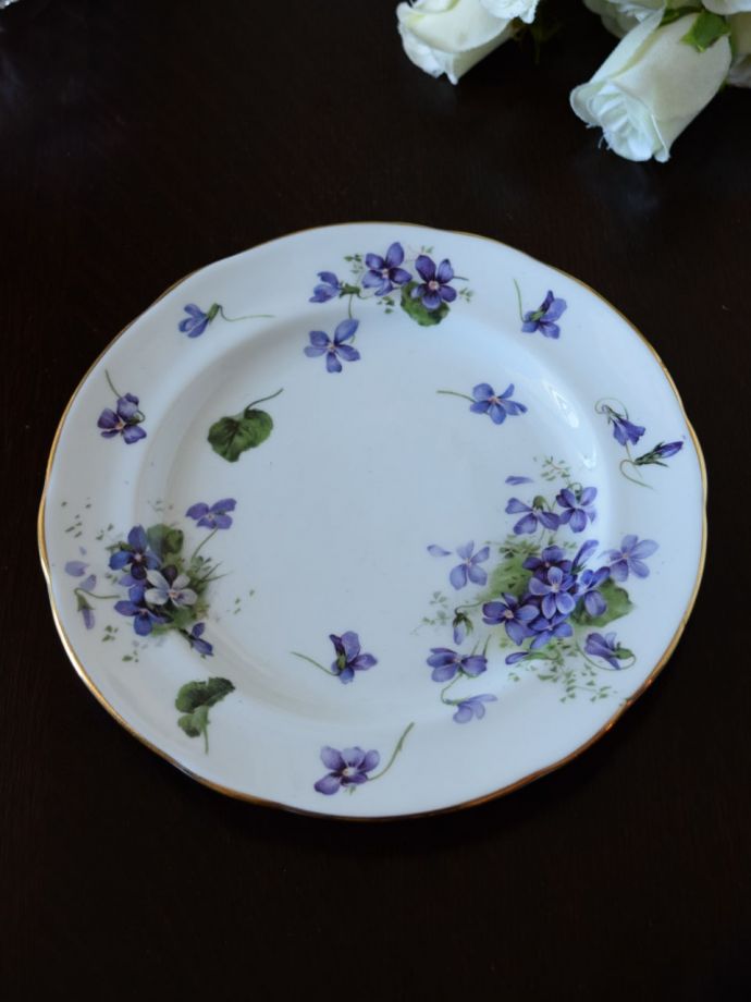 イギリスのアンティーク食器、ハマースレイ窯のすみれ柄のプレート（Victorian Violet ）